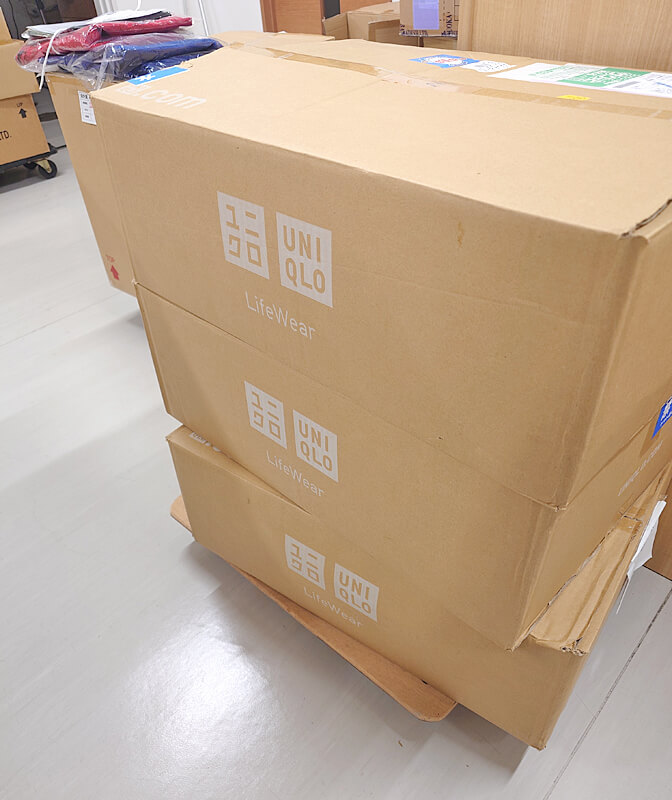 お客様から弊社に送っていただいたユニクロフリース20枚が到着した時の写真