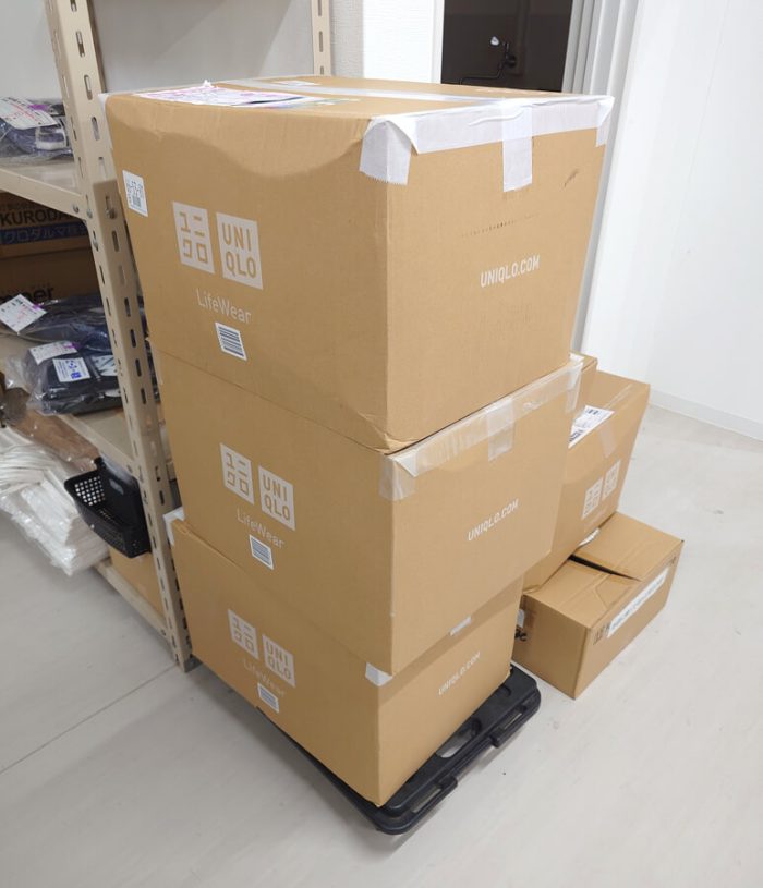横浜市内にある不動産屋さんから送られてきたユニクロダンボールが到着した時の写真