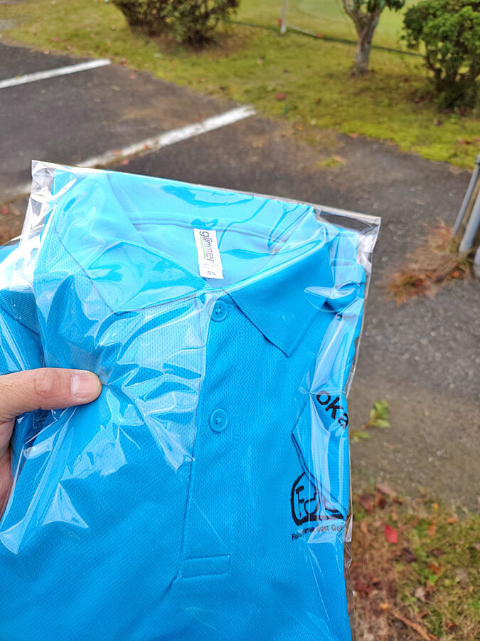 福知山東ゴルフのロゴ入りオリジナルポロシャツ2枚の完成写真