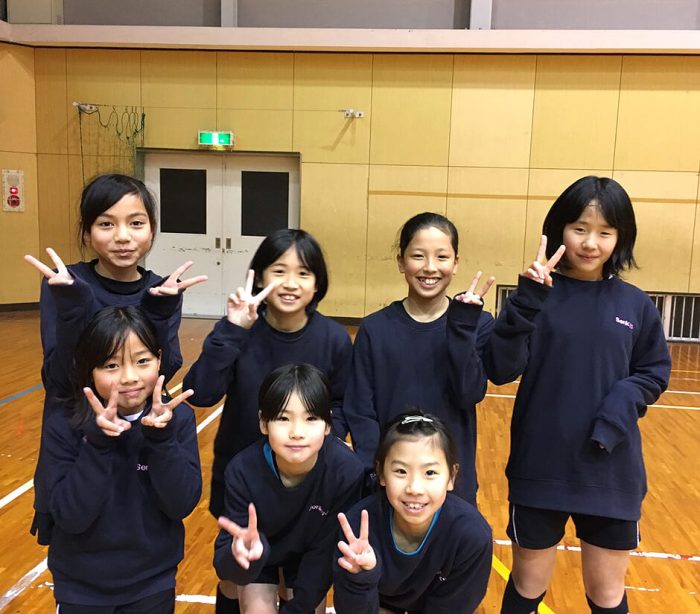 遷喬小学校バレーボールクラブの女の子達