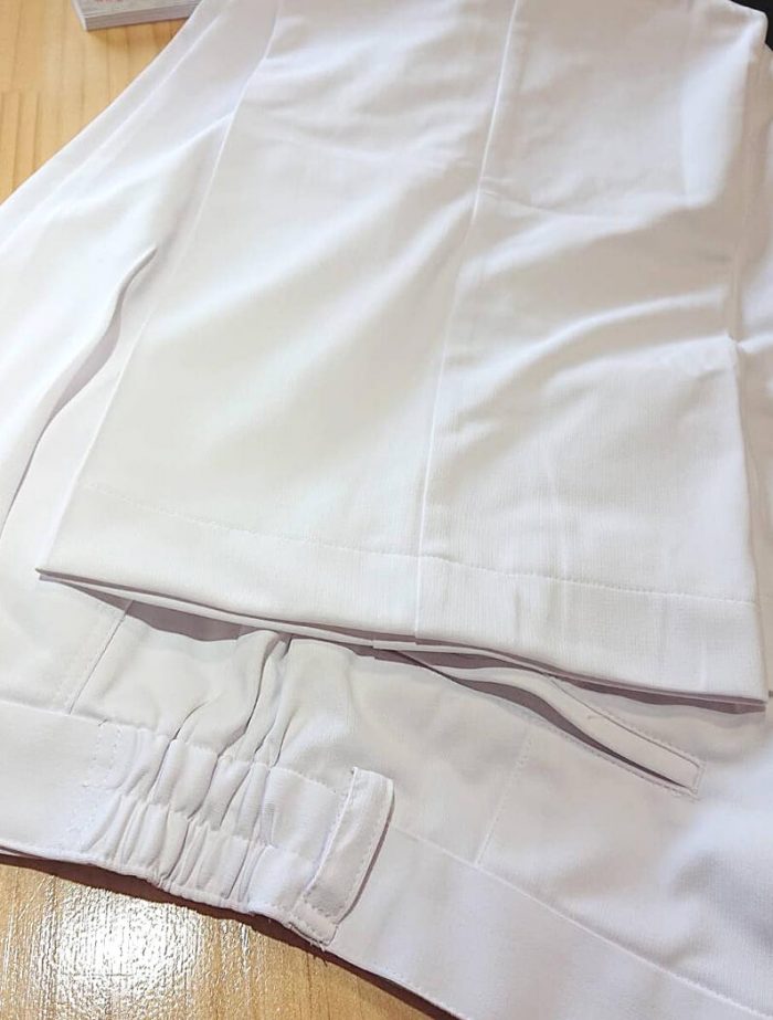 歯医者ユニフォームの白衣パンツの裾上げ加工写真