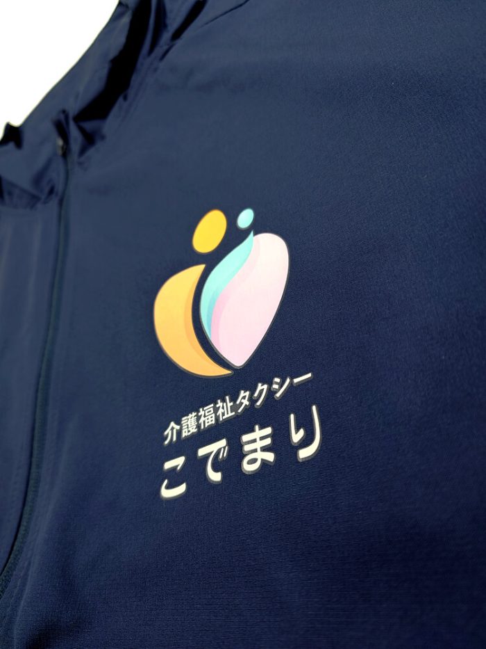 タクシーこでまり様のオリジナルロゴプリント部分の拡大アップ写真
