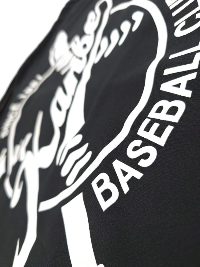 ポロシャツへのオリジナルプリント部分の拡大アップ写真