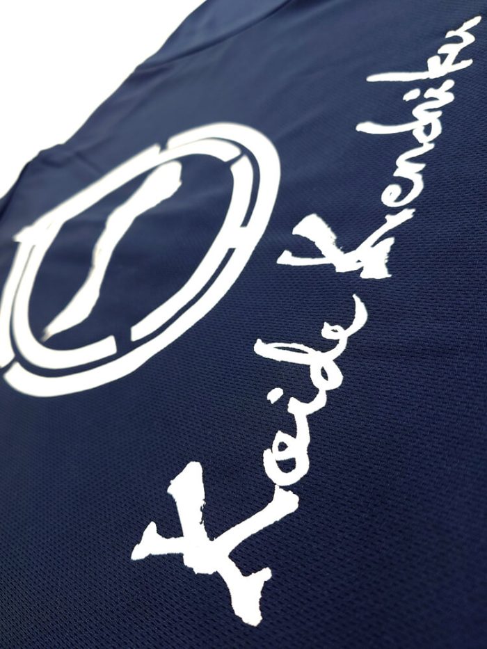 ポロシャツへのオリジナルプリント部分のアップ写真