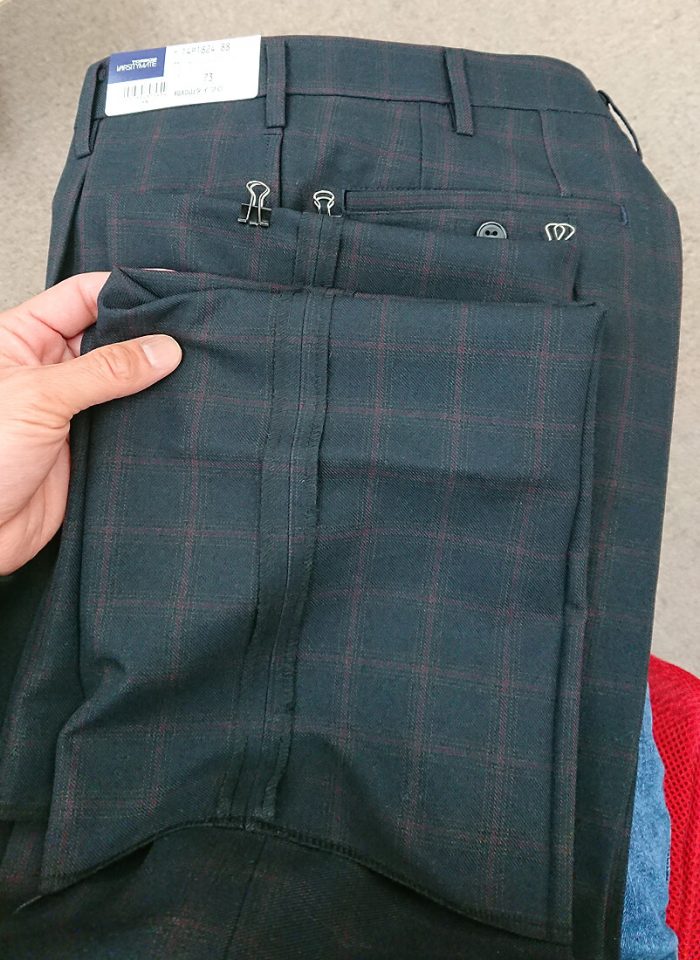福知山市指定の中学校学生ズボンの裾直し前の写真