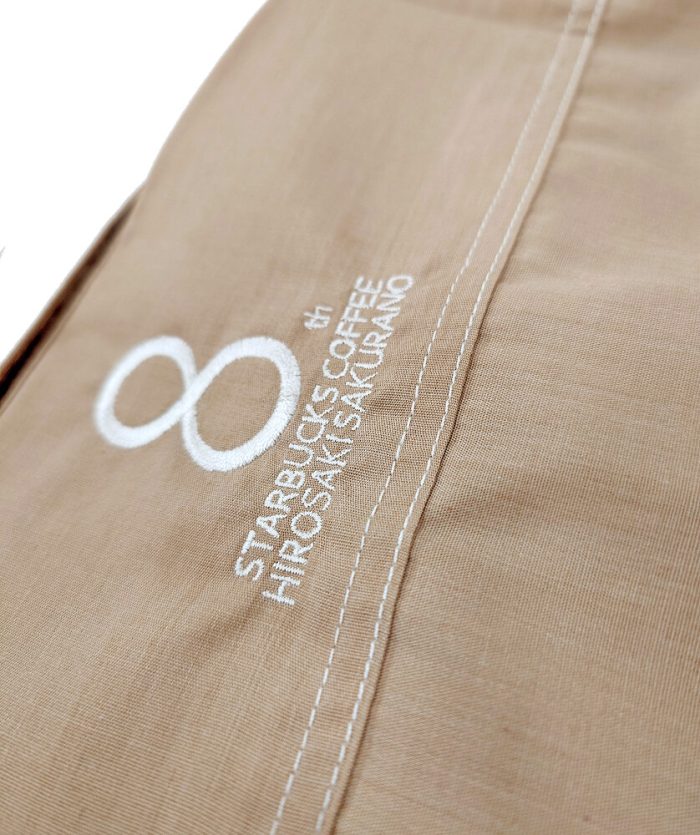 スターバックスコーヒー周年記念シャツに入れた文字のオリジナル刺繍部分