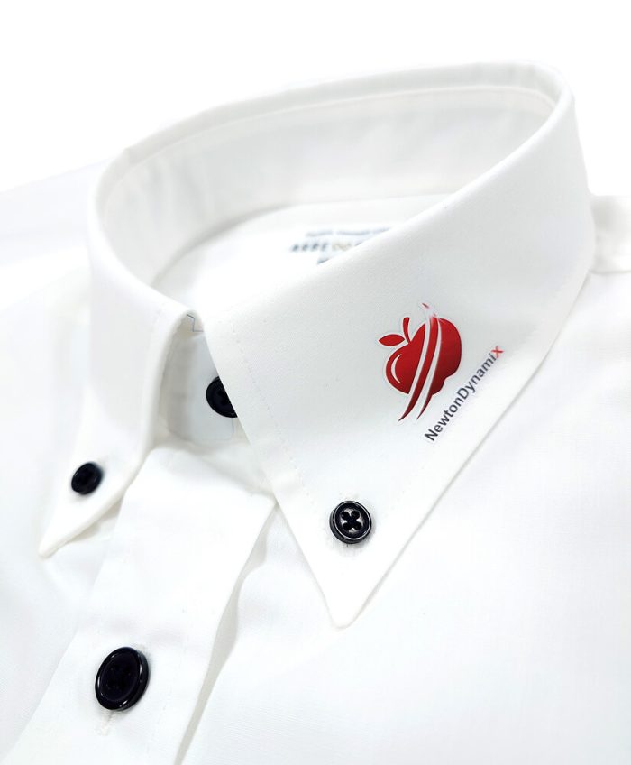 Yシャツのエリ部分のオリジナルプリントの超拡大アップ写真