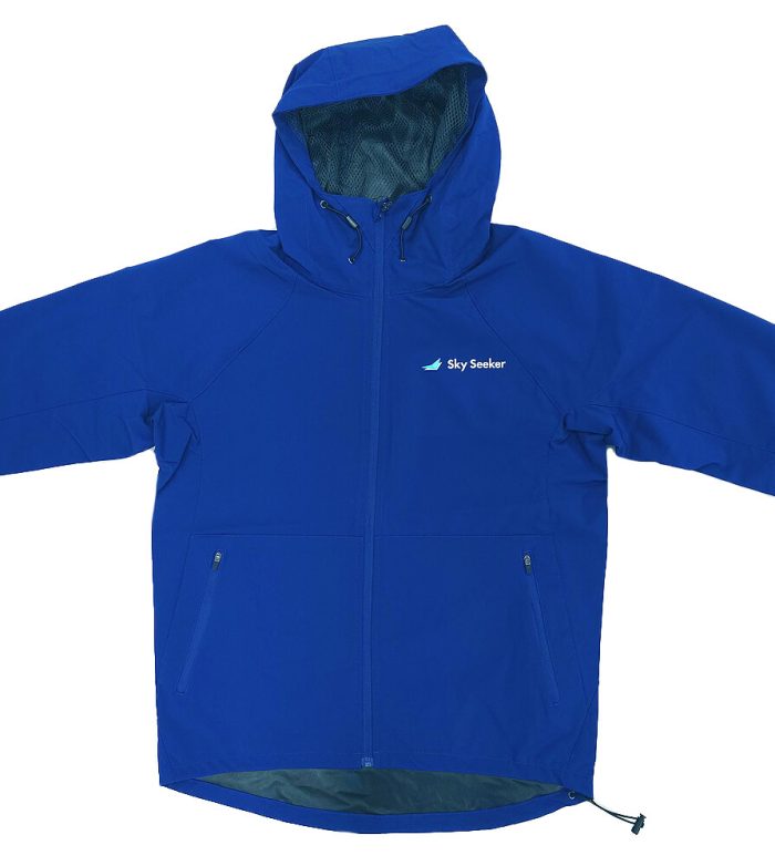 左胸にもロゴ入れしたロゴ入りオリジナルナイロンパーカー