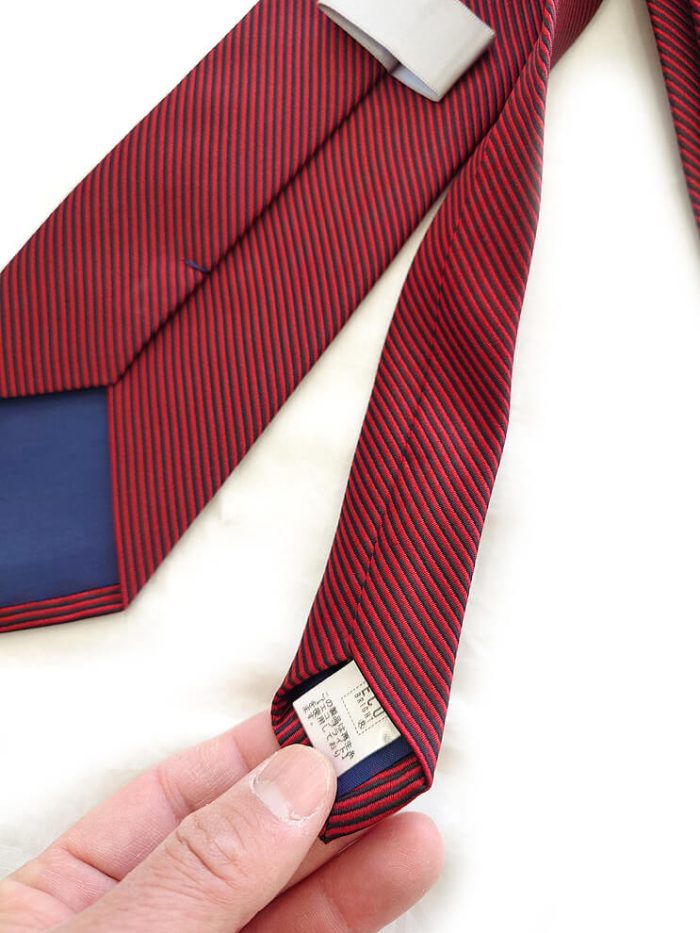 ネクタイの裏面