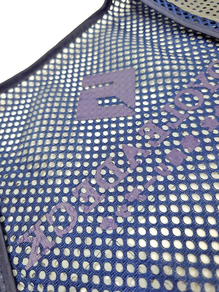 反射ベストの裏面からも補強の為にプリント熱圧着した部分