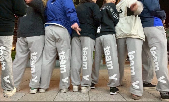 チーム名入りスウェットパンツ着用写真