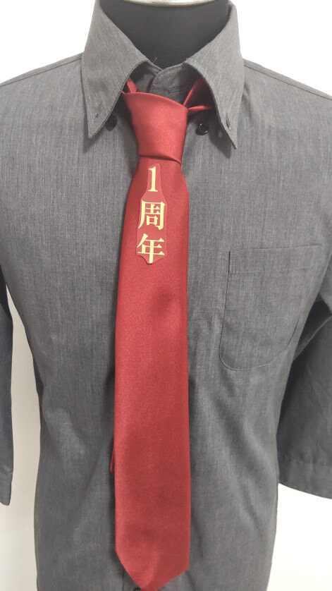 刺繍入りオリジナルネクタイの打ち合わせ時のイメージ写真