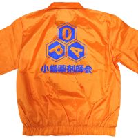 小樽薬剤師会のロゴ入りスタッフジャンパー