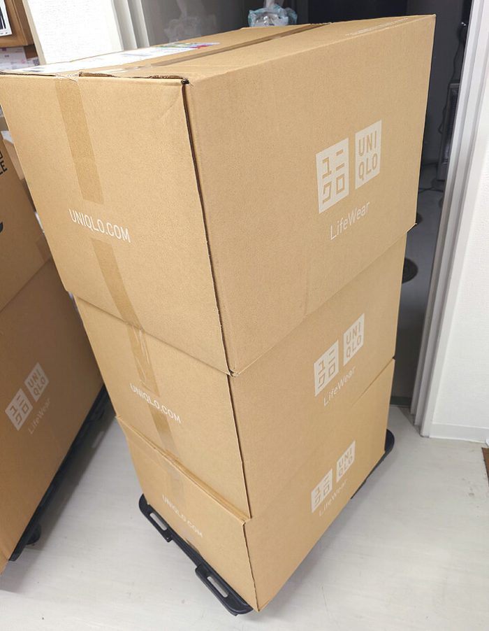 ユニクロで購入されたフリース60枚が弊社に入荷した時の写真