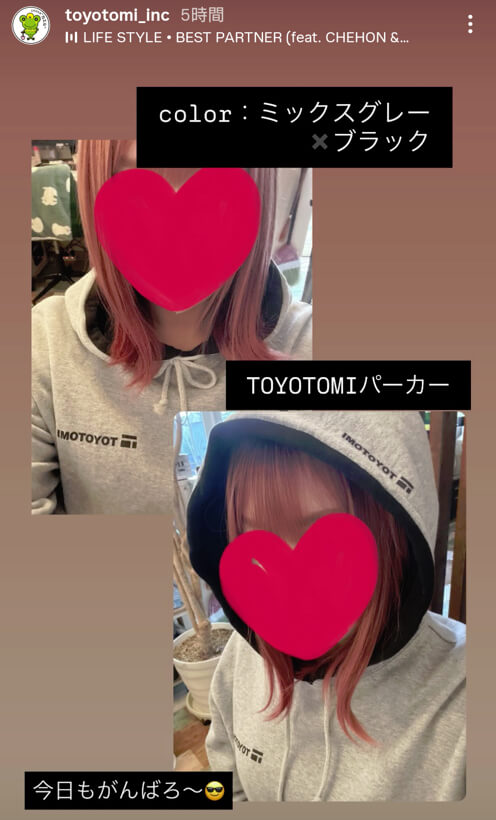 TOYOTOMI様の女性スタッフがオリジナルパーカーを着用されている写真