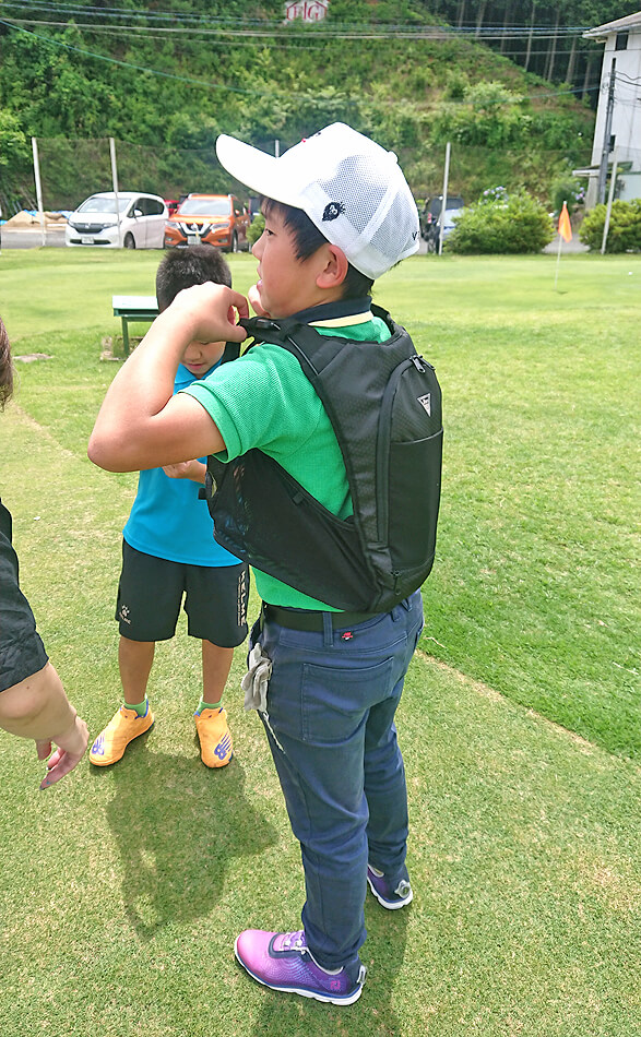 小学六年生が水冷ベストを着用してもピッタリサイズの写真