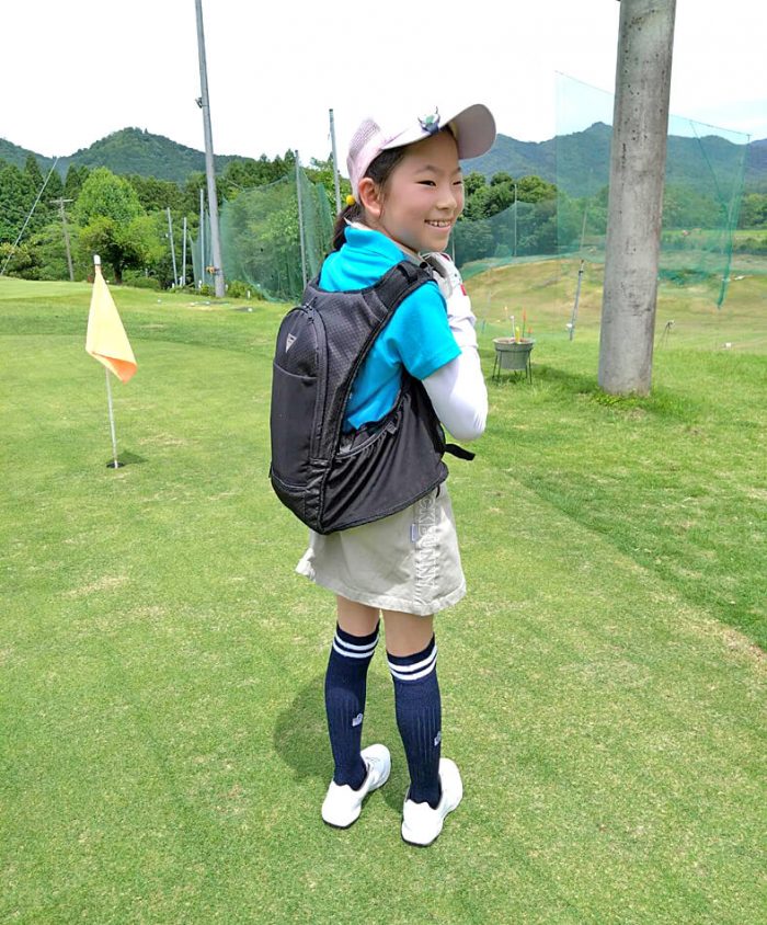 小学4年生の女の子の水冷ベストの着用写真