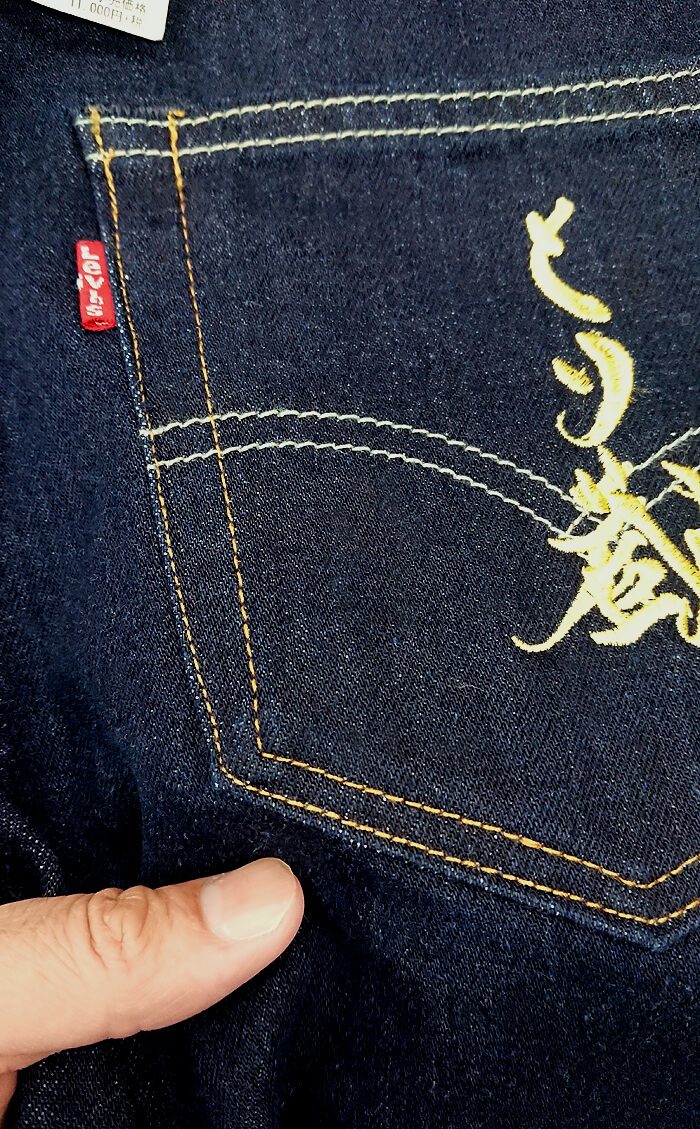 リーバイスジーンズの縫製し直した部分の超拡大アップ写真