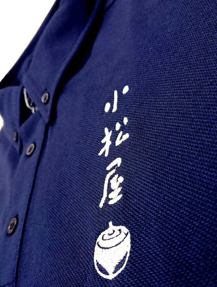 小松屋製菓様のロゴ刺繍部分の超アップ写真