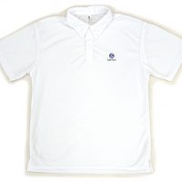 品質マネジメント研修センターQMTEC様のロゴ刺繍入りポロシャツ